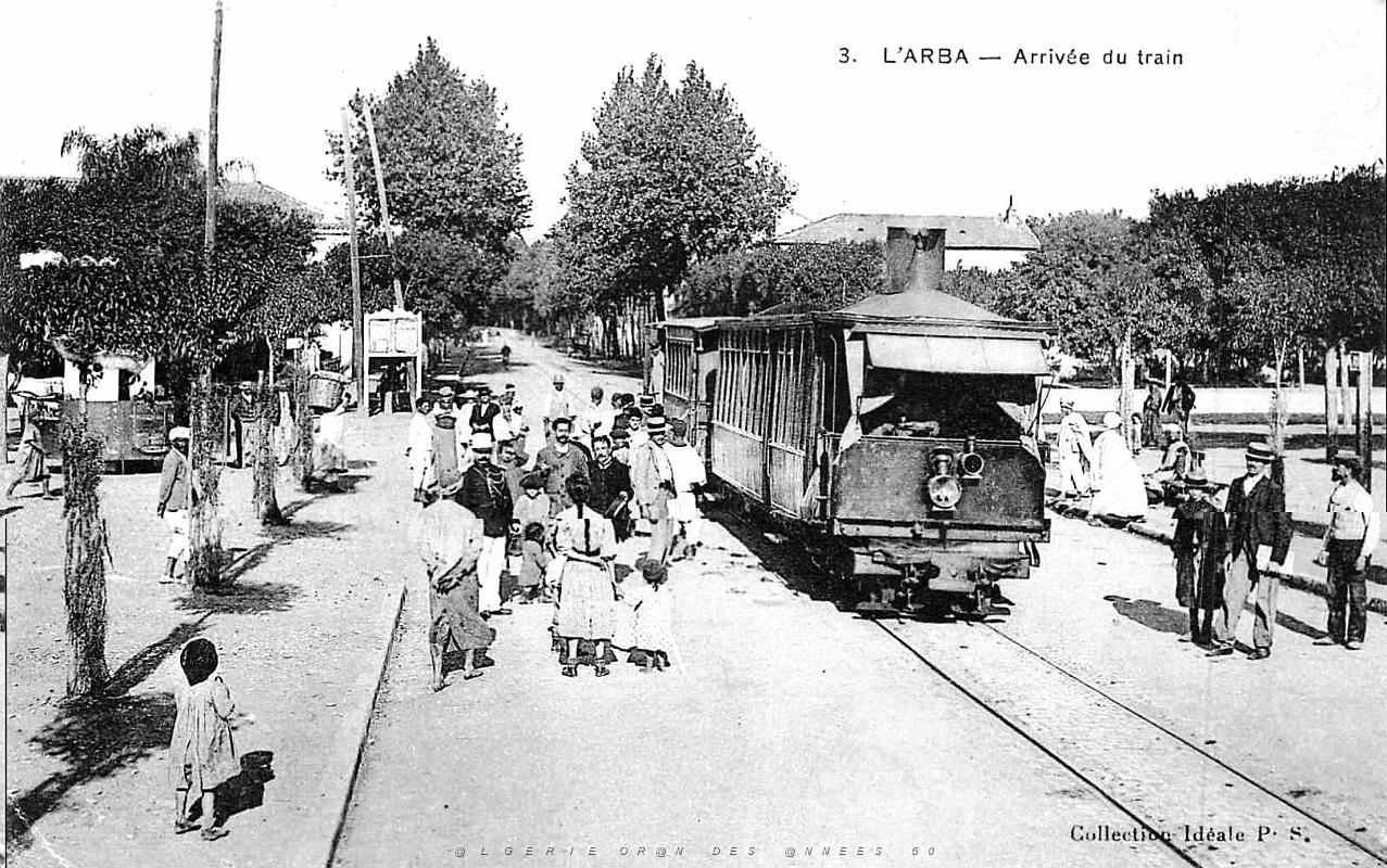 1053- L'Arba - l'arrivee du train.jpg